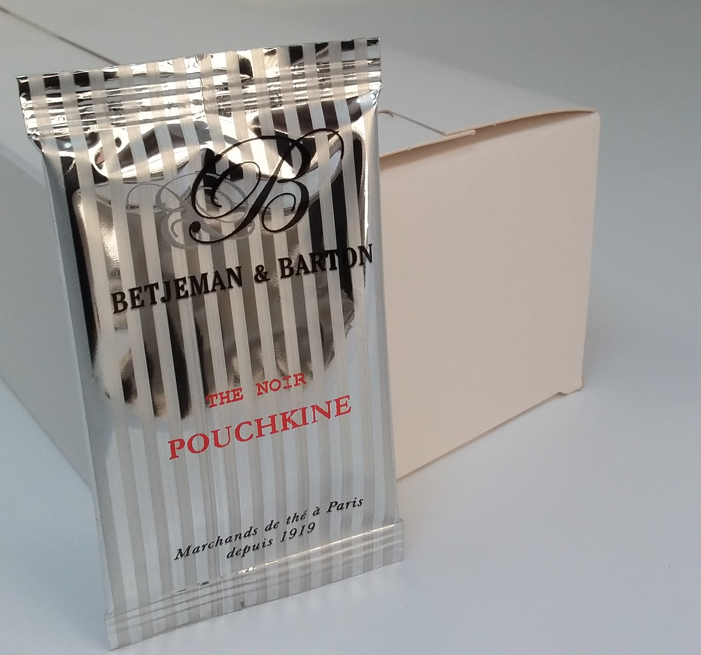 Thé noir Pouchkine en boite de