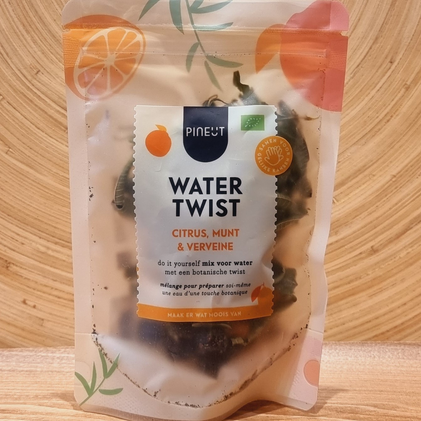 Recharge “Water Twist”, mélange citron, orange, menthe, verveine, myrtille, bio.