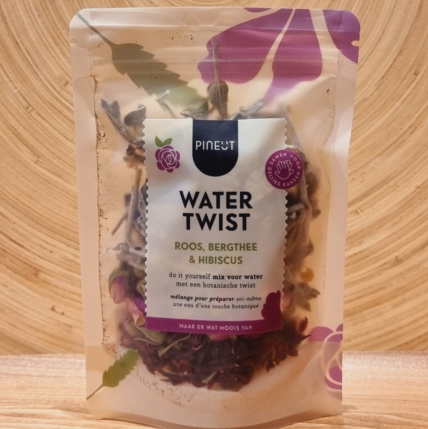 Recharge “Water Twist”, mélange hibiscus, rose et herbes de montagne, bio.